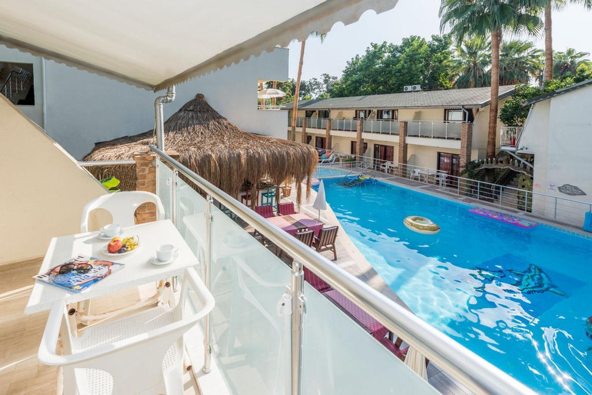 Tropic Beach Club Side Hotel Exterior photo